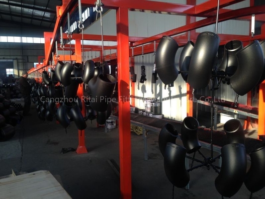 ASTM A234 WPB مواسير ملحومة من الصلب الكربوني Sch 40 Sch 80 90 درجة أسود